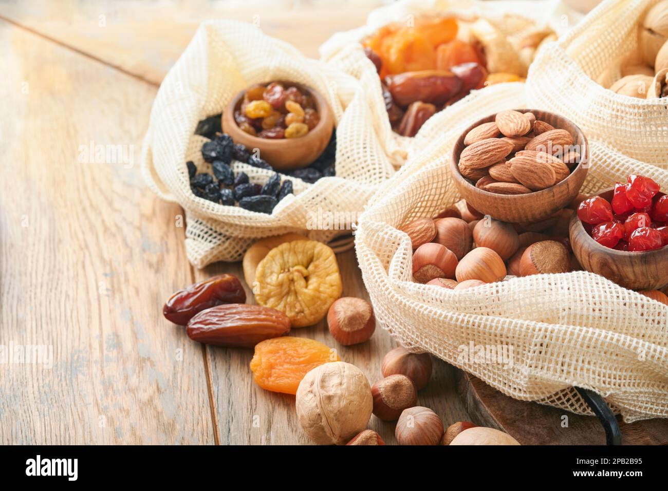 Imperial Nuts Protein Blend, maní, pasas negras, almendras, pepitas, anacardos, cerezas secas azucaradas 64g